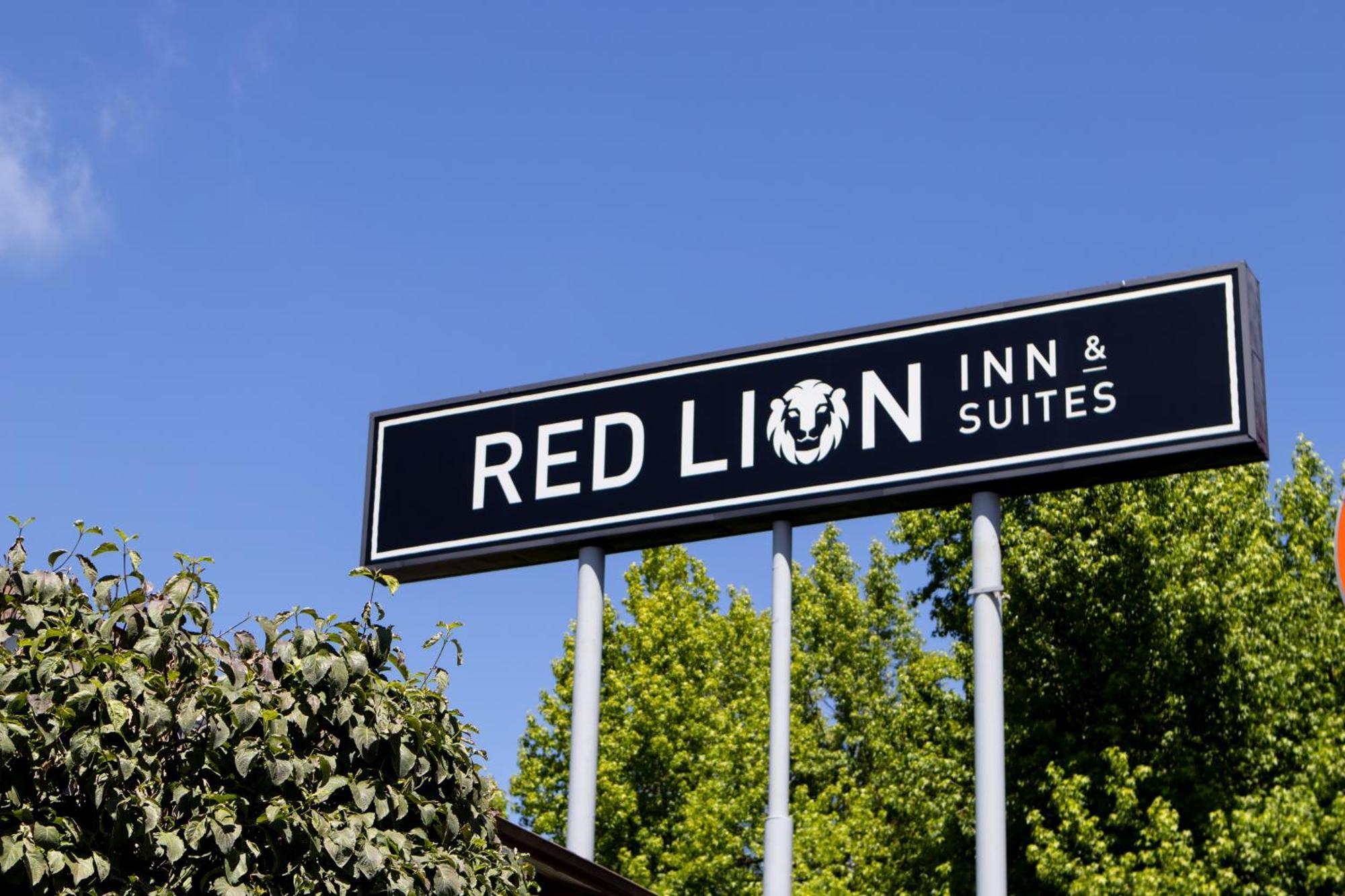 Red Lion Inn & Suites Ванкувер Экстерьер фото
