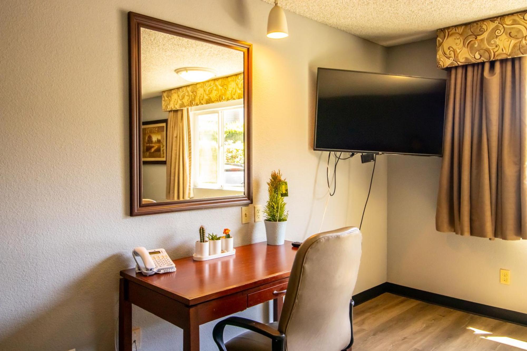 Red Lion Inn & Suites Ванкувер Экстерьер фото